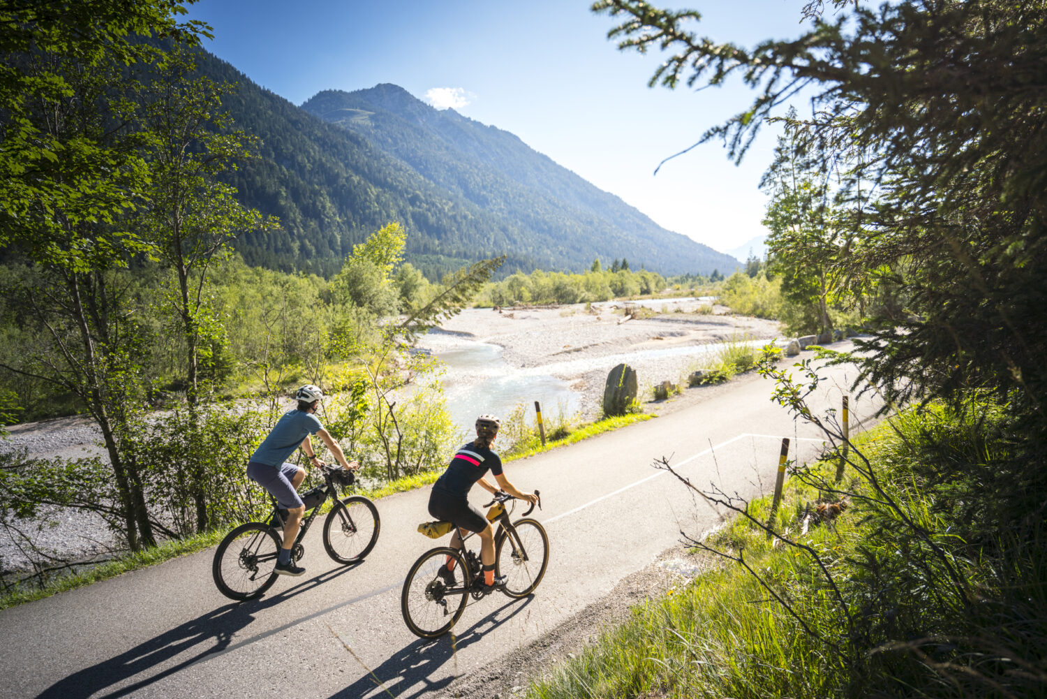 Day tours on the water cycle paths