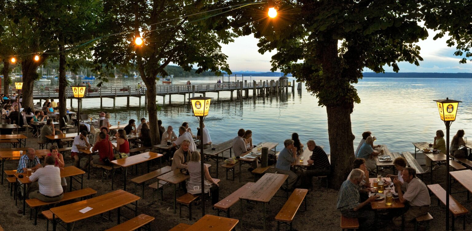 10 Gemütliche Biergärten direkt am Wasser - Oberbayern: echt Bayern