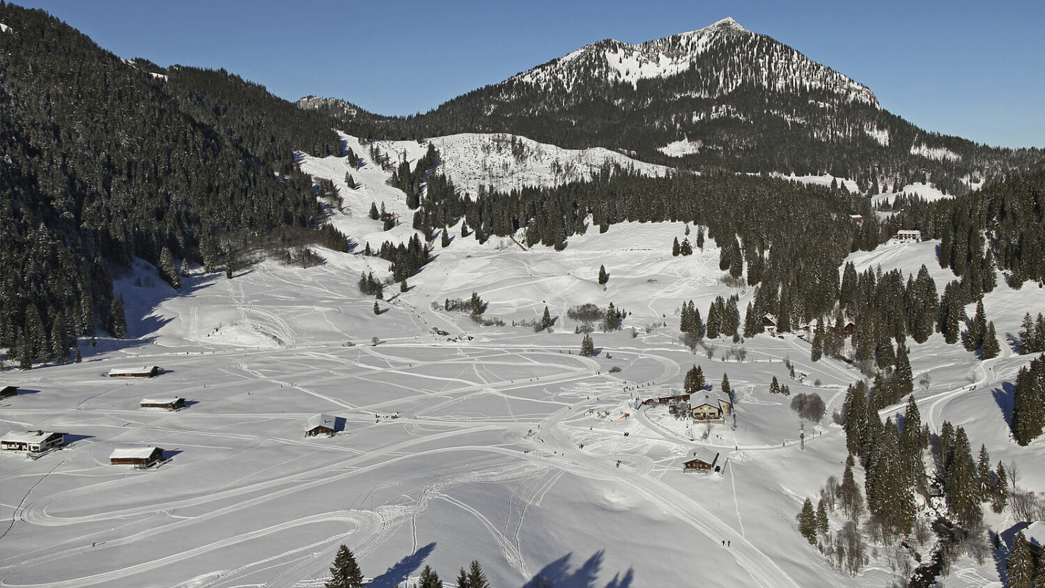 Picture to The snow hole at Spitzingsee