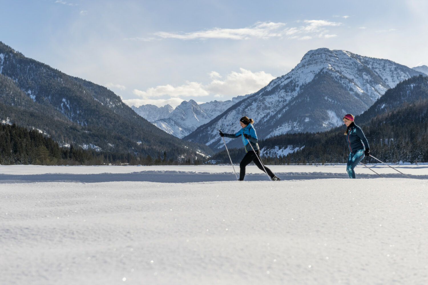 Durch den gespurten Schnee gleiten: Langlaufglück, hier auf der KanadaLoipe Wallgau.