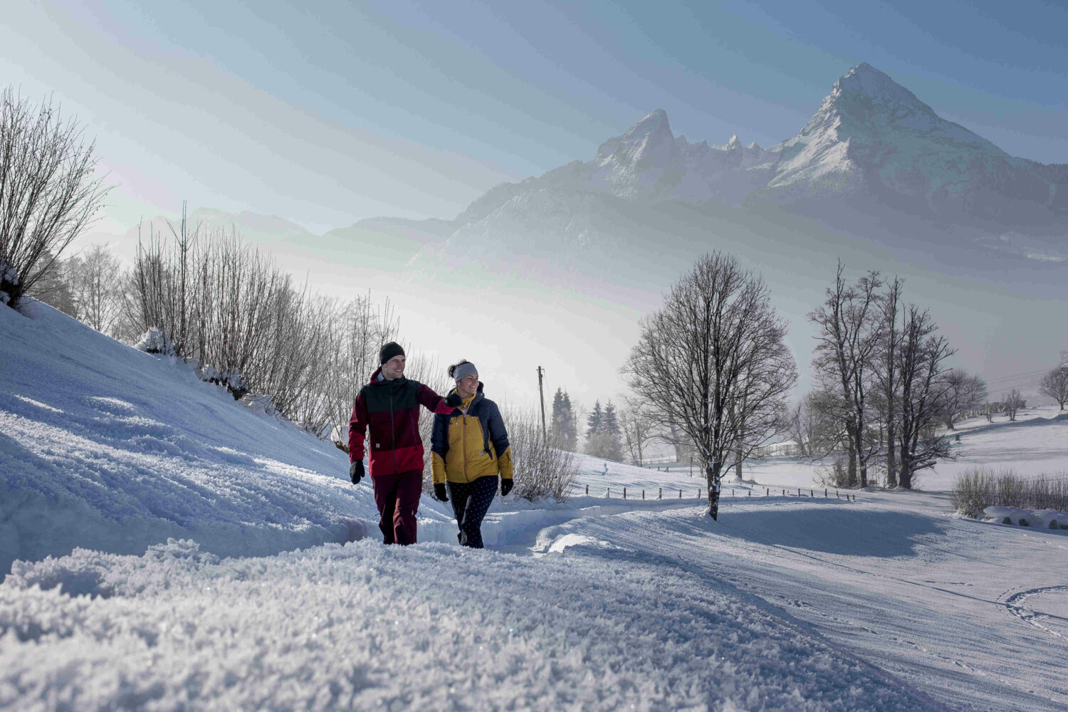 Wandern in der Wintersonne: Entspannung pur.