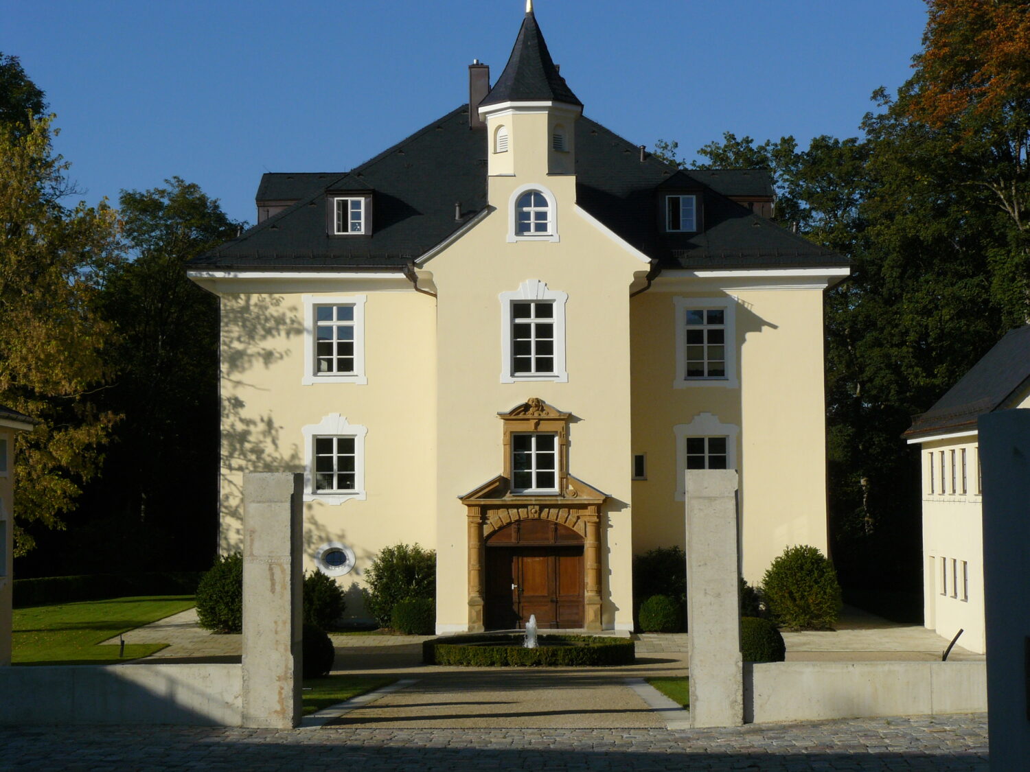 Herrschaftlich: das Schloss Falkenberg.