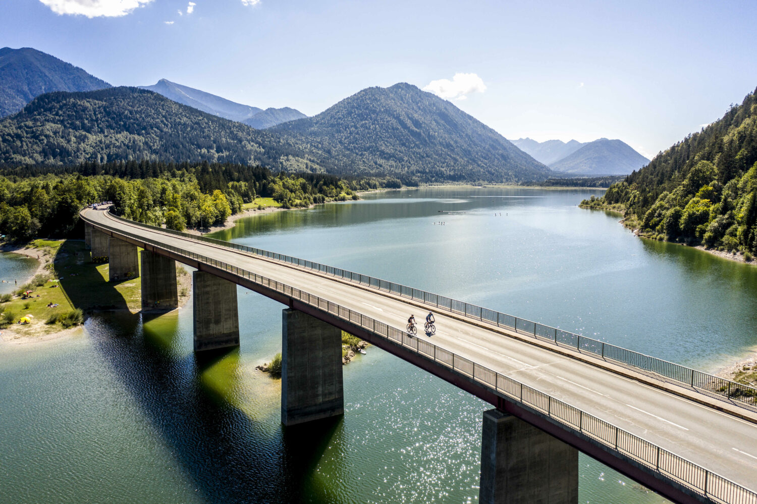 Dream scenery: The Faller gorge bridge at Sylvensteinsee.