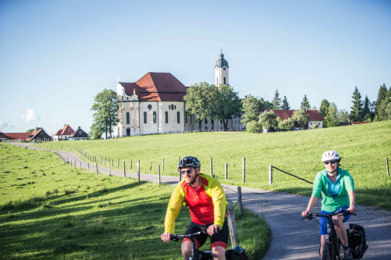 Picture of cycling pilgrims through Pfaffenwinkel and Zugspitz Region 
