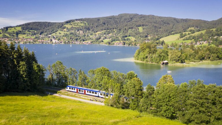 Bild zu Nachhaltig Wandern: Anreise mit ÖPNV, Bus und Bahn 