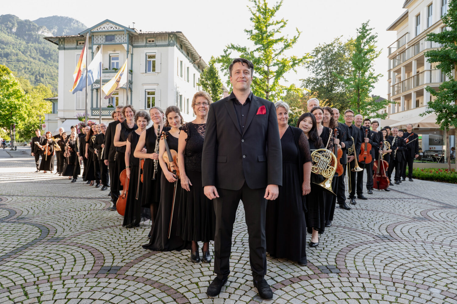 Am 4. September wird die Bad Reichenhaller Innenstadt zur Open-Air-Bühne: Das Konzert der Bad Reichenhaller Philharmoniker wird live in die Fußgängerzone übertragen und sorgt für ein wundervolles, gemeinsames Klangerlebnis unter freiem Himmel.

Termin: 04. September 2026