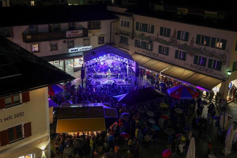 Am Samstag, den 1. August 2026, verwandelt sich das Historische Zentrum Berchtesgaden erneut in eine lebendige Festivalbühne: Von 12:00 bis 23:00 Uhr lockt das Vogelwuide Musikfestival mit vielfältiger Musik, regionalem Streetfood und erstmals einem eigenen Kinderfestival.
Termin: 01. August 2026