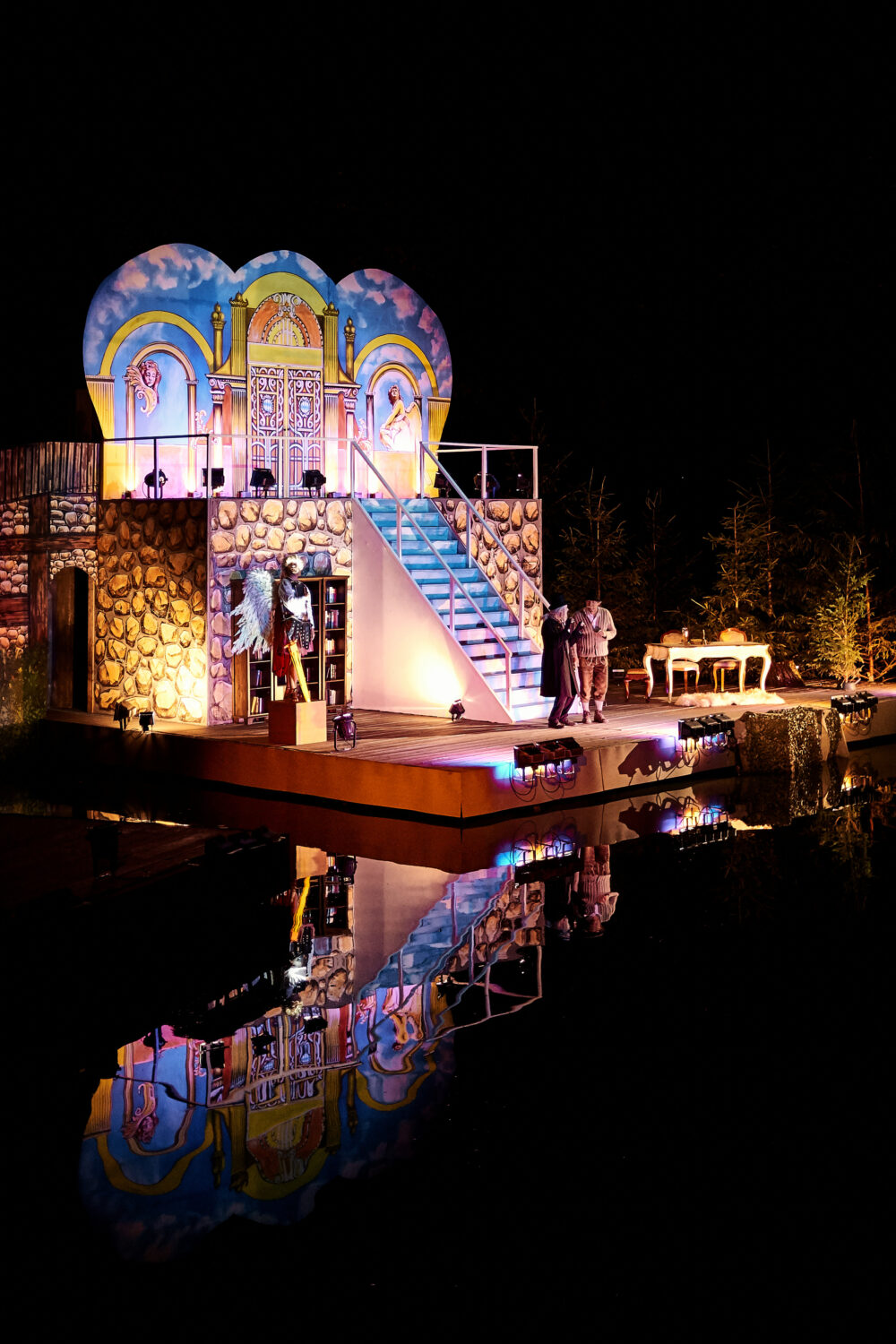 Vom 03. Juli bis 01. August 2026 verwandeln die Weiherfestspiele in Markt Schwaben den Kirchweiher wieder in eine einzigartige Open-Air-Bühne voller Musik, Tanz und Theater. Die Freilichtaufführungen verbinden mitreißende Gesangs- und Tanzeinlagen mit einer stimmungsvollen Kulisse und schaffen so ein besonderes Sommererlebnis unter freiem Himmel.

Termin: 03. Juli bis 01. August 2026